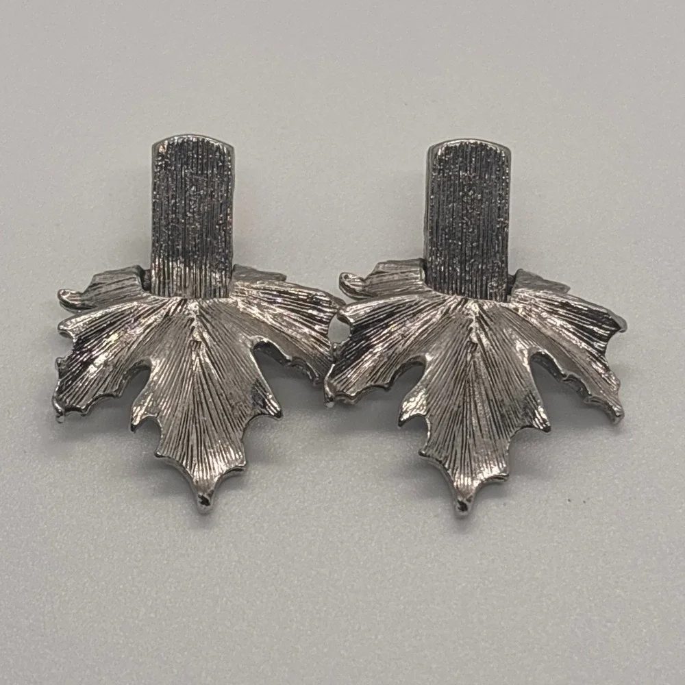 Tortolani Earrings Womens Silver Tone Leaf Clip On Vintage Statement Jewelry Art